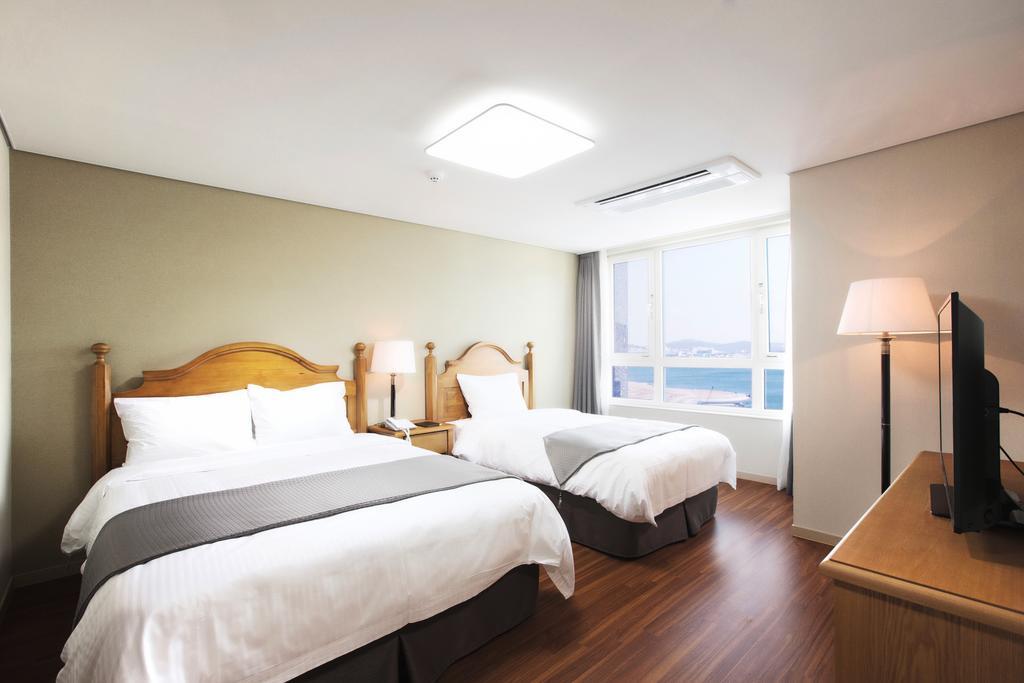 Crown Harbor Hotel Puszan Kültér fotó